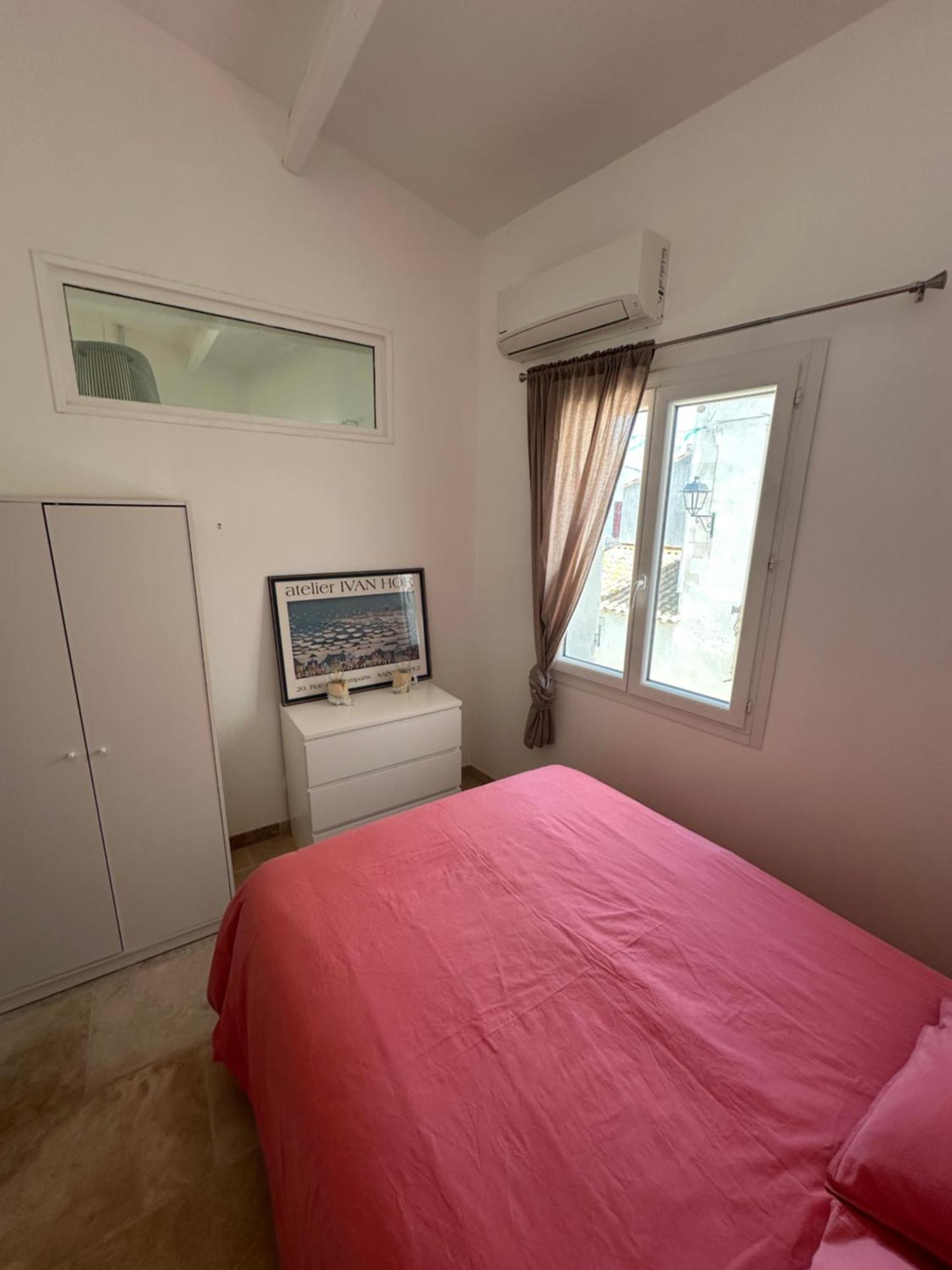 Appartement Avec Vue Sur L Eglise Des Saintes Экстерьер фото